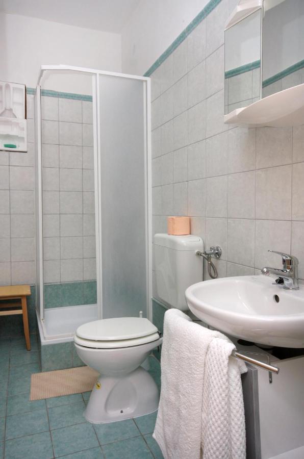 Double Room Vrbnik 5301B Kültér fotó